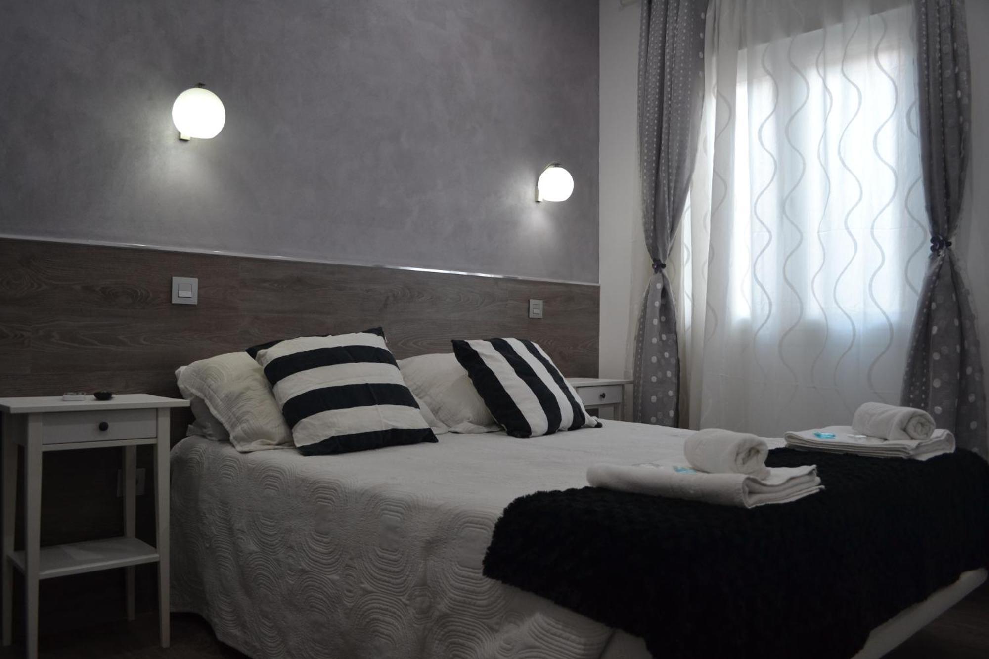 Hostal Meyra Мадрид Екстер'єр фото