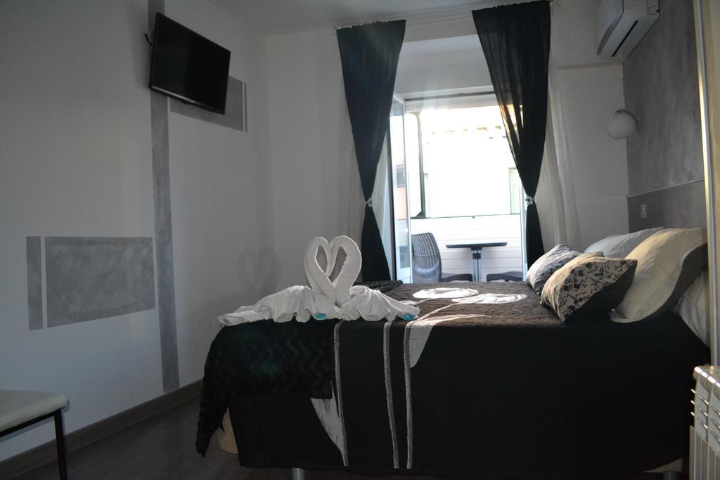 Hostal Meyra Мадрид Екстер'єр фото
