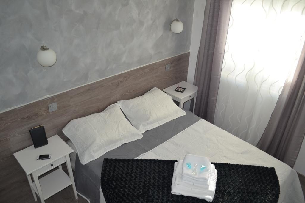 Hostal Meyra Мадрид Екстер'єр фото