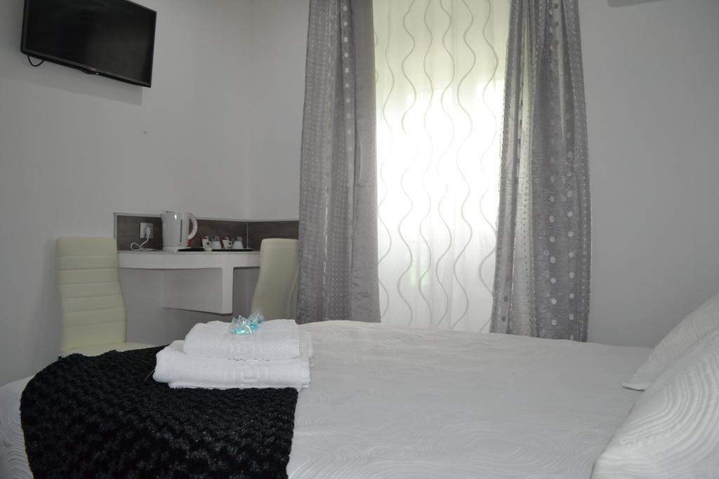 Hostal Meyra Мадрид Екстер'єр фото