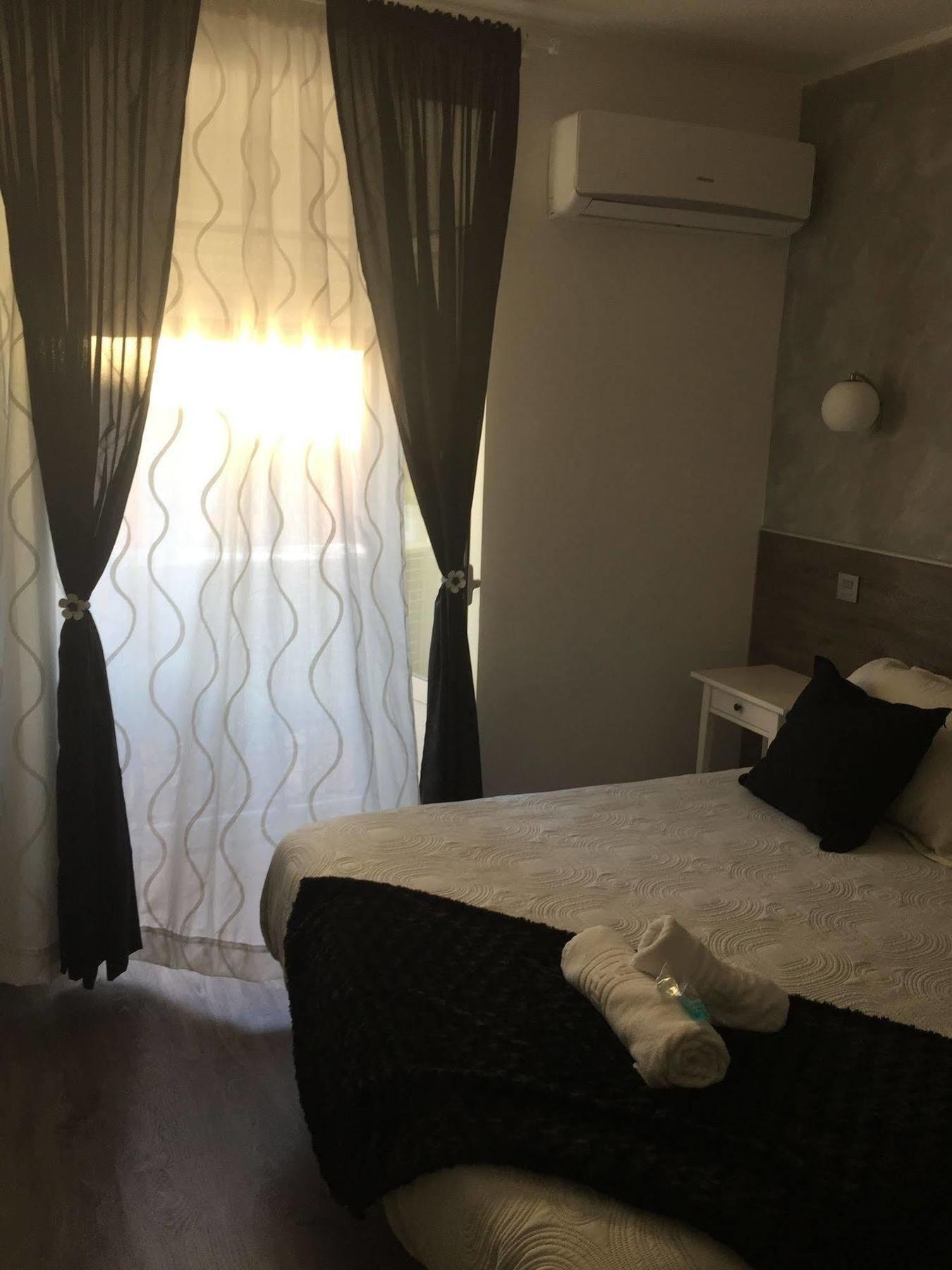 Hostal Meyra Мадрид Екстер'єр фото