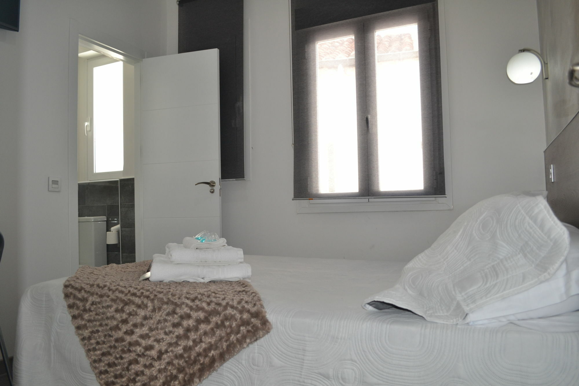 Hostal Meyra Мадрид Екстер'єр фото